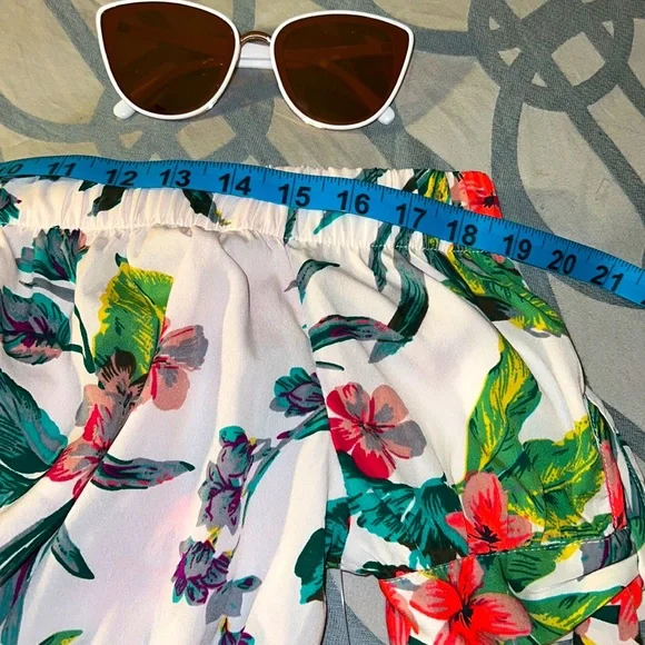 Hint of Blush Off the Shoulder Romper Women’s Size Medium Shorts Jumpsuit NWT - Picture 7 of 15